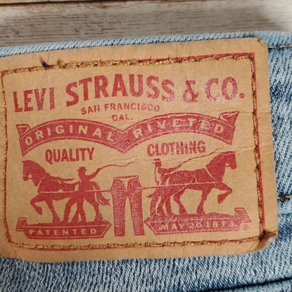 Levi's Women's Sz 26 Light Wash 721 High Rise Skinny Jeans Dark Side Seam Stripe - Picture 9 of 11